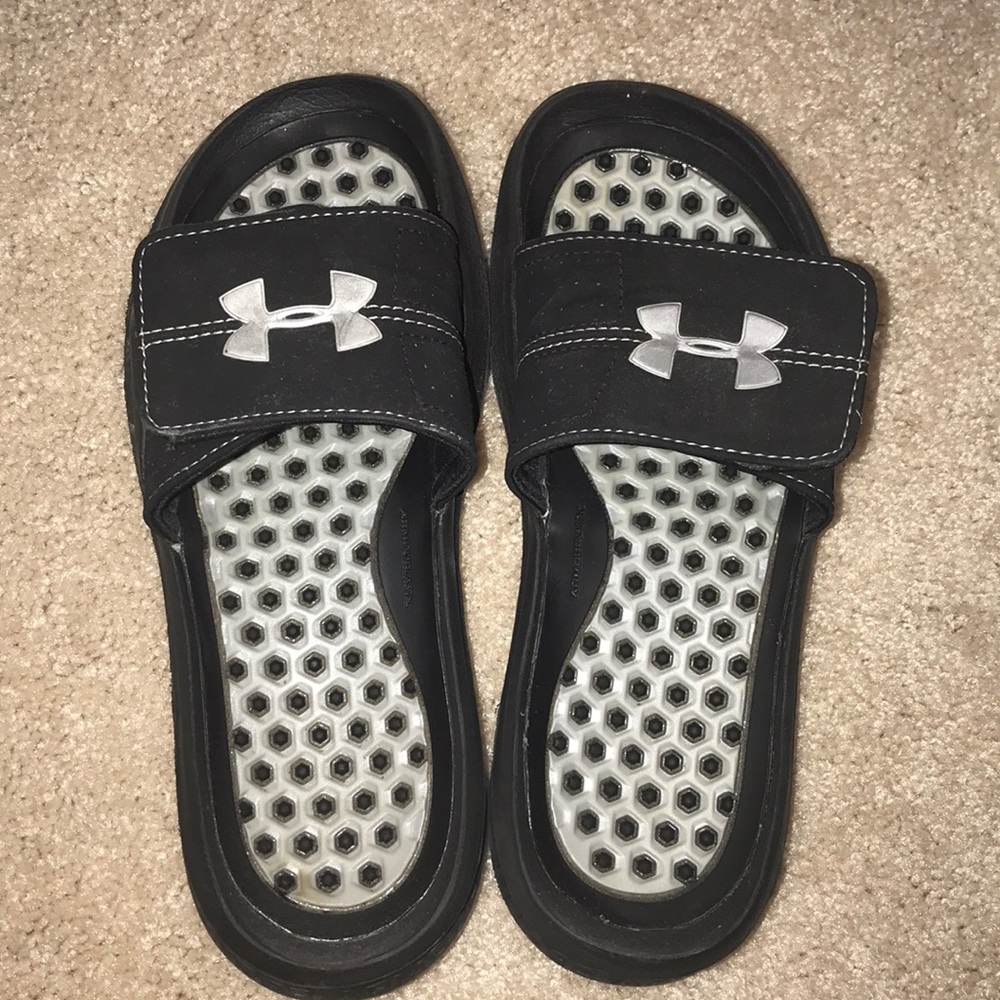 Under Armour Slides-ADJUSTABLE/BARELY WORN